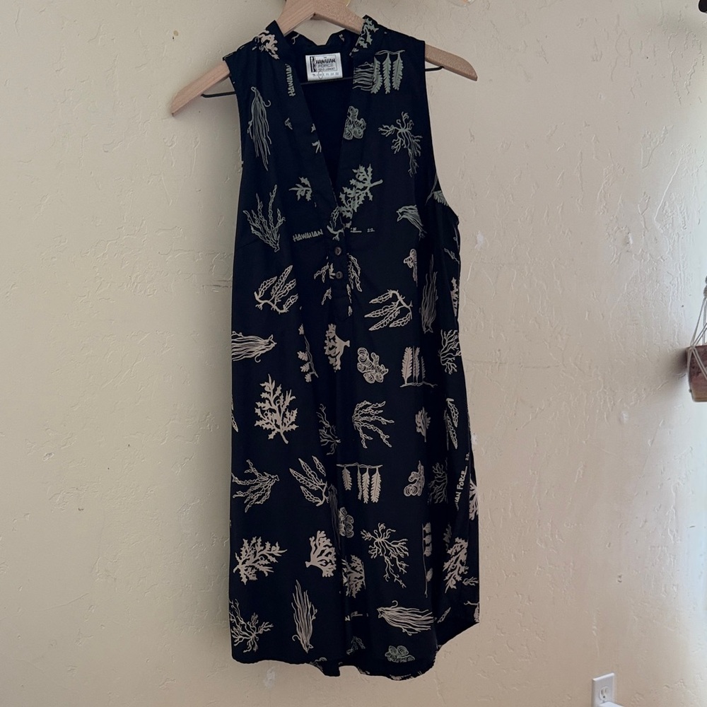 Hawaiian Force Black Sleeveless Midi Dress with limu Print